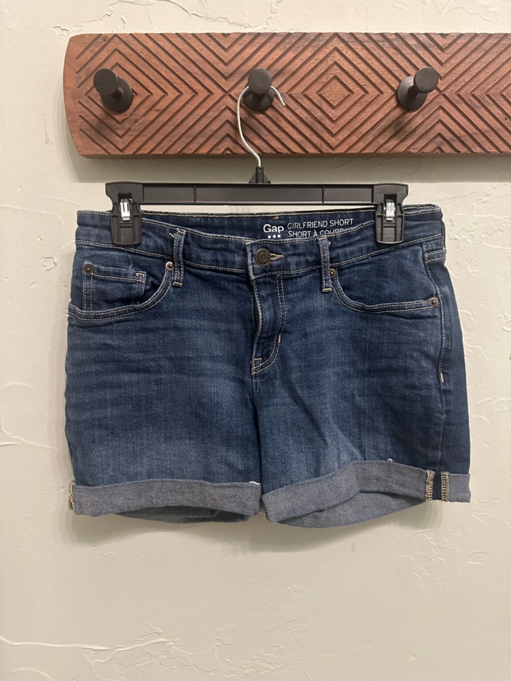 GAP Girlfriend Denim Shorts in Dark Blue Wash